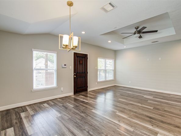 3060 Noble Street, Houston TX 77026