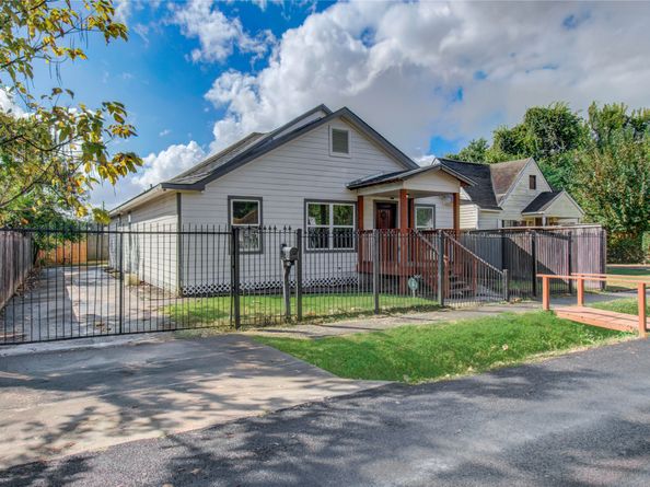 3060 Noble Street, Houston TX 77026