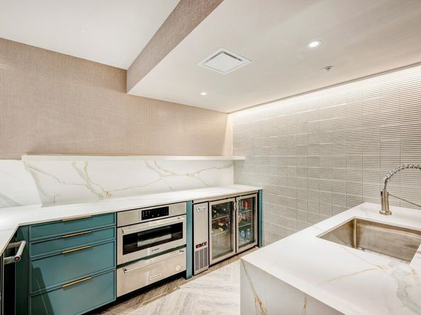 5000 Montrose Boulevard 16B, Houston TX 77006