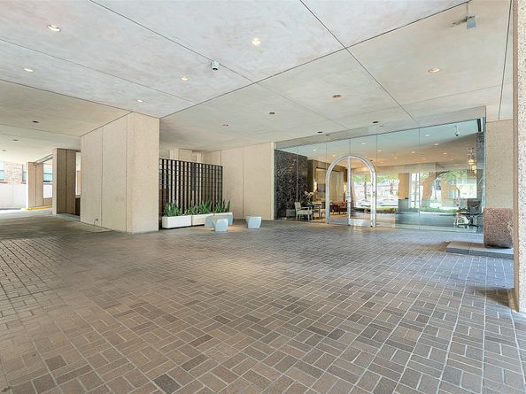 5000 Montrose Boulevard 16B, Houston TX 77006