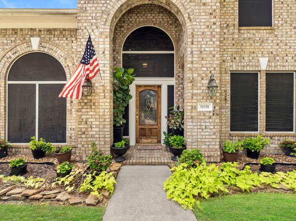 19819 Powerscourt Drive, Humble TX 77346