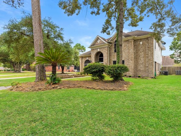 19819 Powerscourt Drive, Humble TX 77346