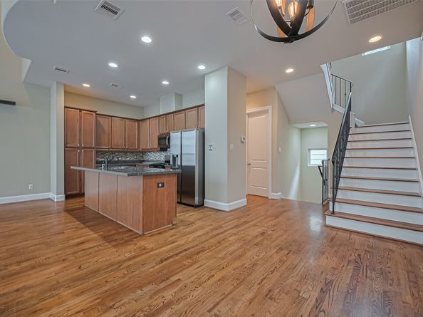 2910 Leeland Street, Houston TX 77003