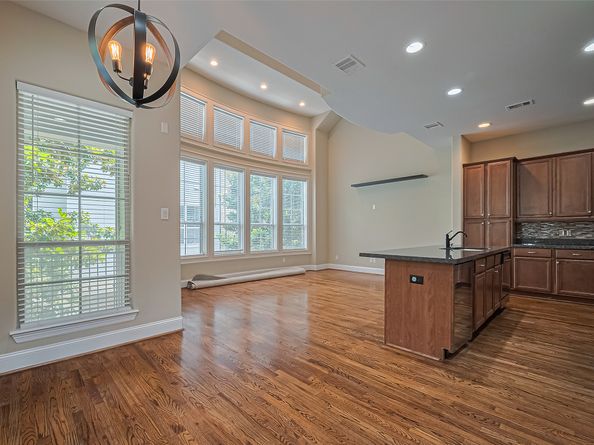 2910 Leeland Street, Houston TX 77003