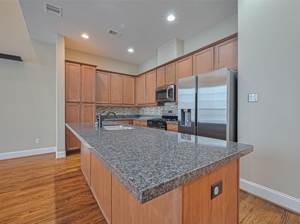 2910 Leeland Street, Houston TX 77003