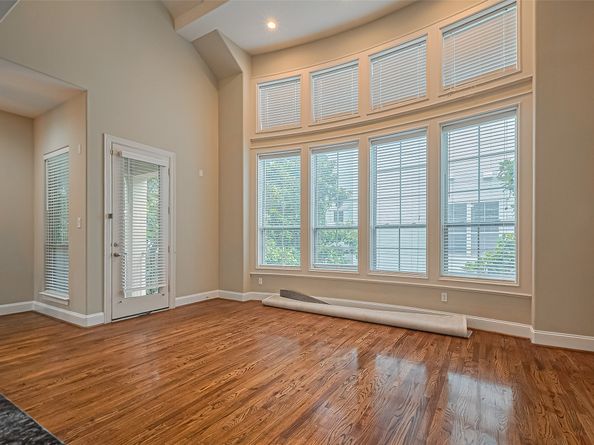 2910 Leeland Street, Houston TX 77003