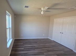 9827 Pelsey Street, Houston TX 77029