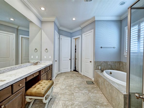2123 Camden Creek Lane, Houston TX 77077