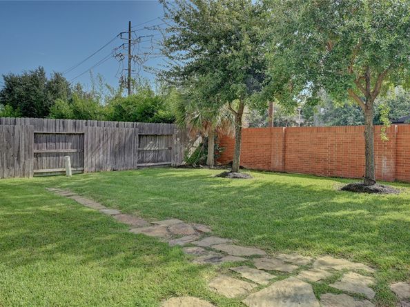 2123 Camden Creek Lane, Houston TX 77077