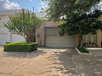 10 S Briar Hollow Lane