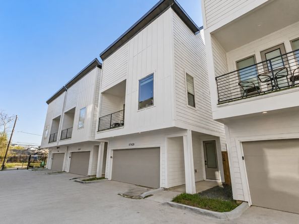 6742 Peerless Street B, Houston TX 77021