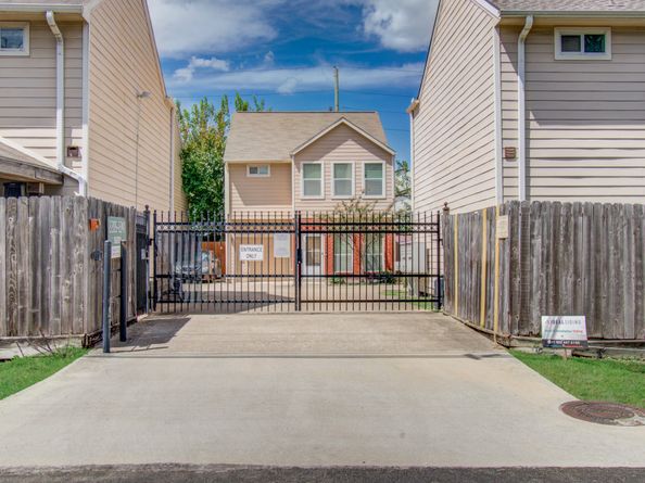 2211 Naomi Street, Houston TX 77054