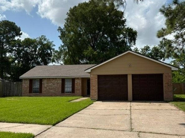 2910 Heritage House Drive, Webster TX 77598