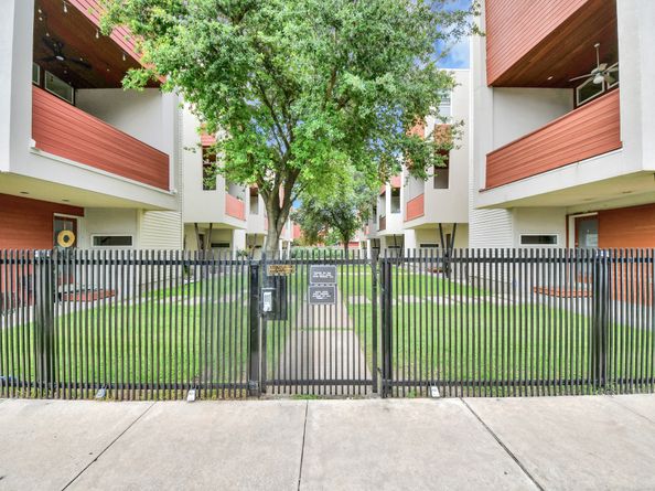 1113 W 17th Street, Houston TX 77008