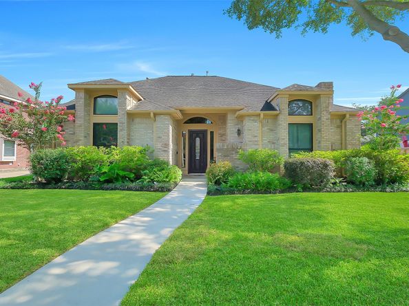 910 Millpond Drive, Sugar Land TX 77498