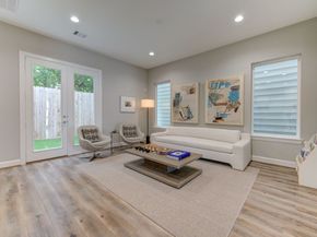 911 W 35th Street D, Houston TX 77018