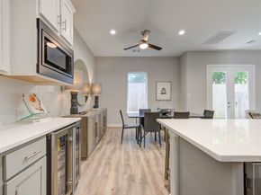 911 W 35th Street D, Houston TX 77018