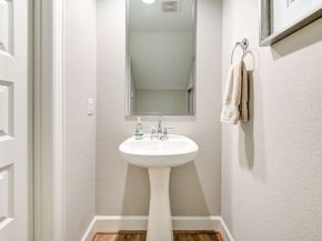 911 W 35th Street D, Houston TX 77018