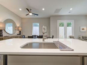 911 W 35th Street D, Houston TX 77018
