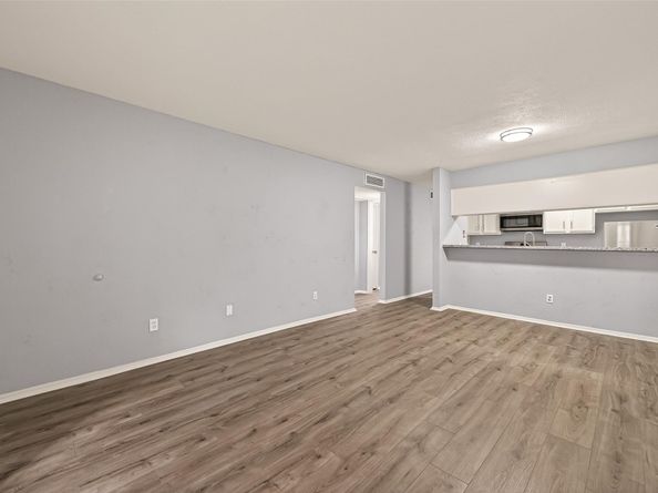 7313 Gulf Freeway 904, Houston TX 77017
