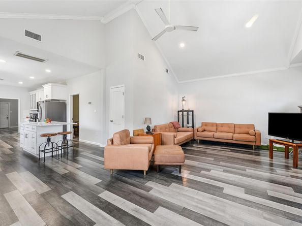 202 E 34th Street, Houston TX 77018