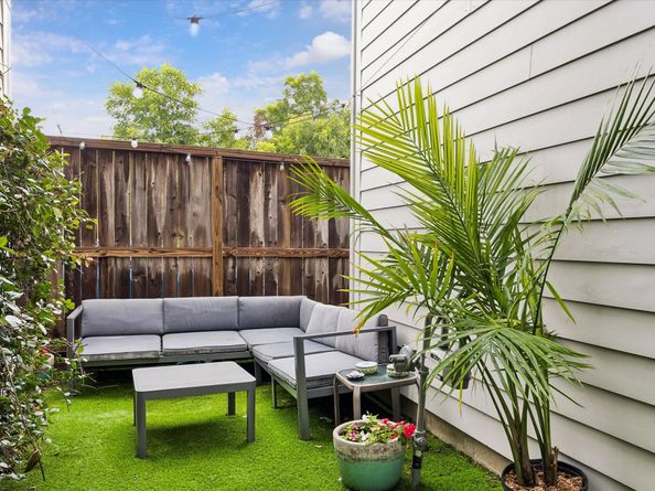 1310 Hussion Street, Houston TX 77003