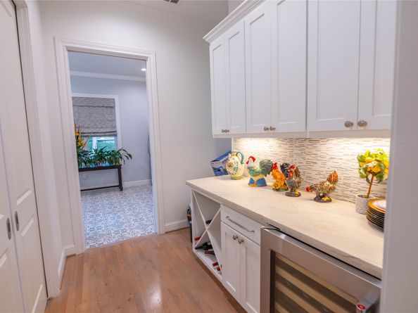 10614 Moonlight Drive, Houston TX 77096