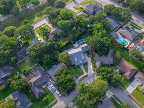 10614 Moonlight Drive, Houston TX 77096