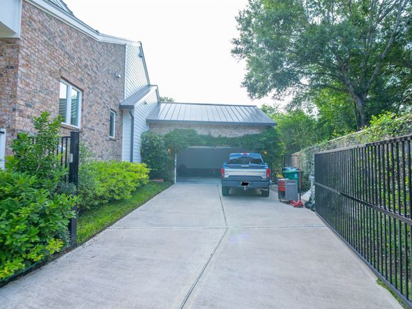 10614 Moonlight Drive, Houston TX 77096