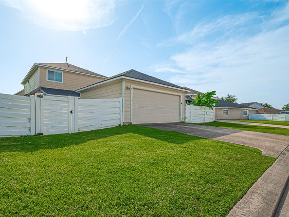 1526 Claremont Garden Circle, Houston TX 77047