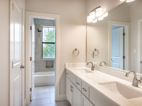 2301 Arabelle Street, Houston TX 77007