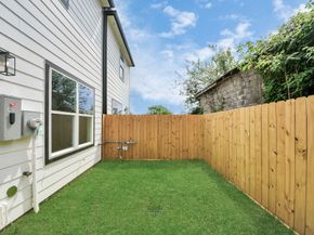5029 Broom Street B, Houston TX 77091
