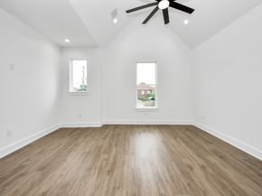 5029 Broom Street B, Houston TX 77091