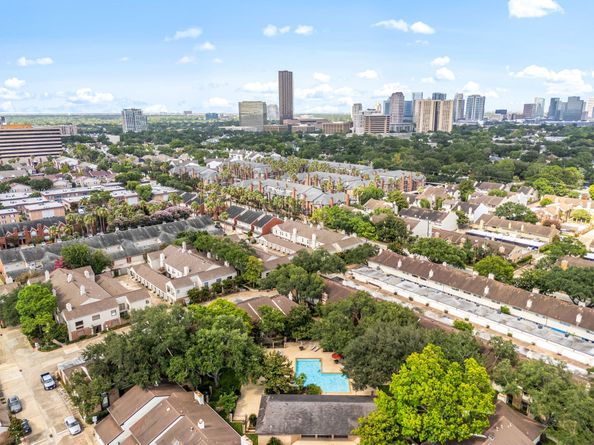 2428 Bering Drive 2428, Houston TX 77057