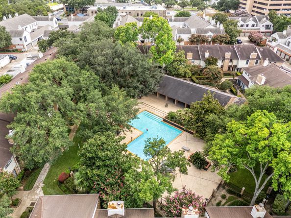 2428 Bering Drive 2428, Houston TX 77057