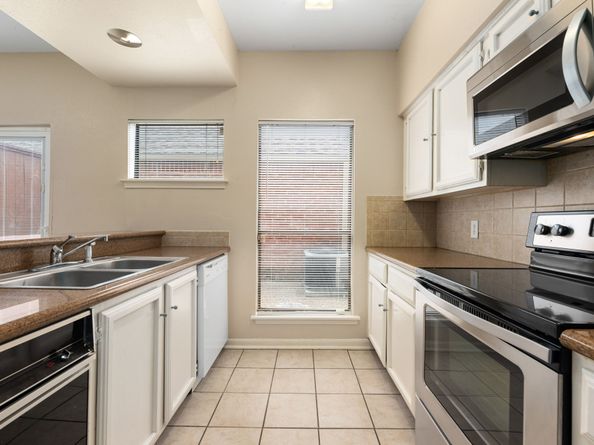2428 Bering Drive 2428, Houston TX 77057