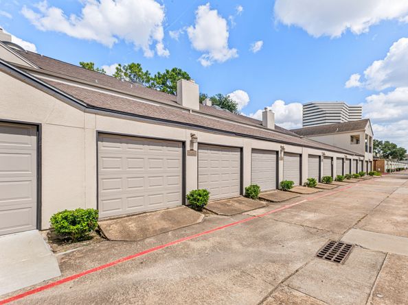 2428 Bering Drive 2428, Houston TX 77057