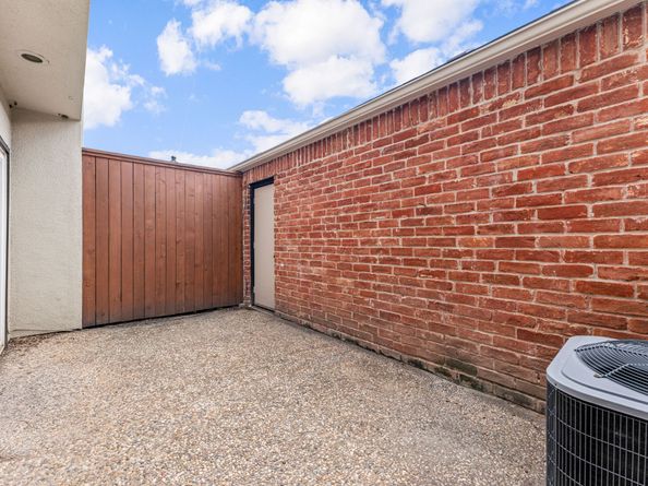 2428 Bering Drive 2428, Houston TX 77057