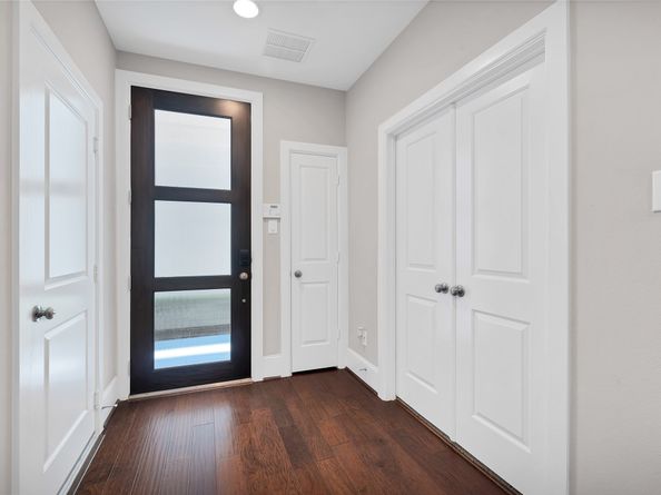 5451 Larkin Street, Houston TX 77007