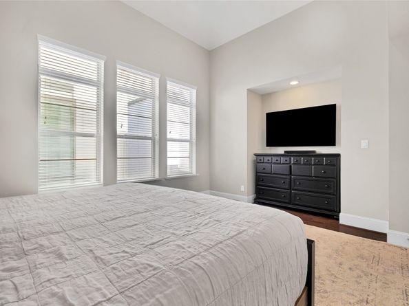 5451 Larkin Street, Houston TX 77007