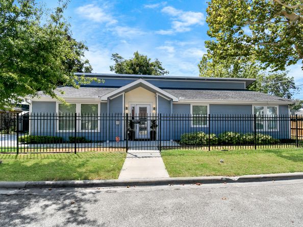 5418 Elysian Street, Houston TX 77009
