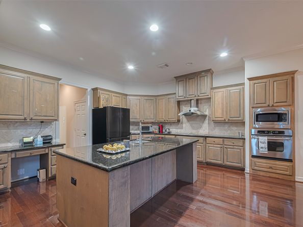 8707 Crossriver Lane, Houston TX 77095