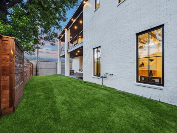 431 W 30th Street, Houston TX 77018