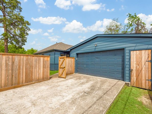 636 Pizer Street, Houston TX 77009
