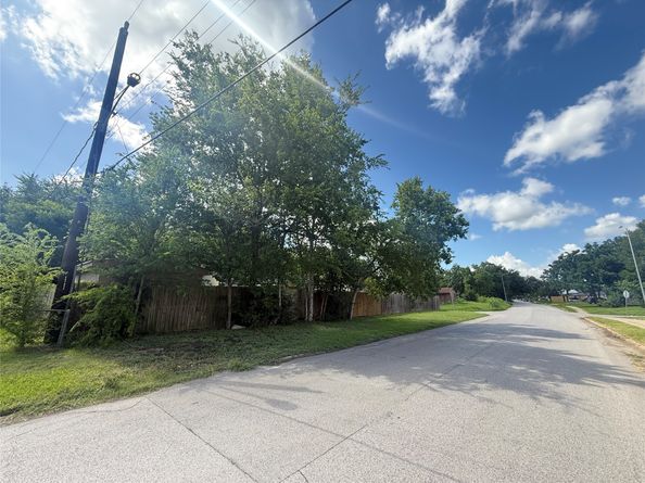 5103 Northridge Drive, Houston TX 77033