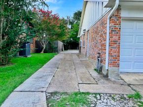 9006 Roos Road, Houston TX 77036