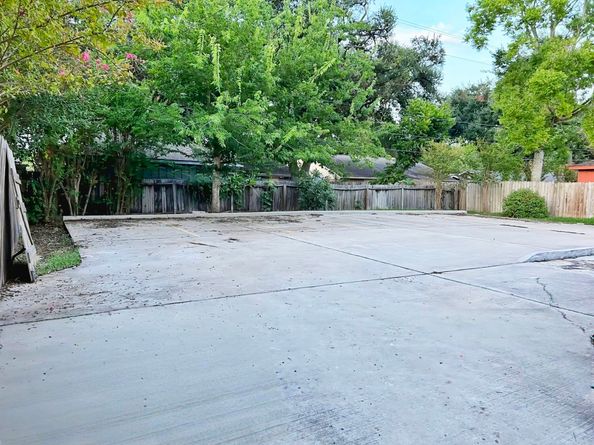 9006 Roos Road, Houston TX 77036