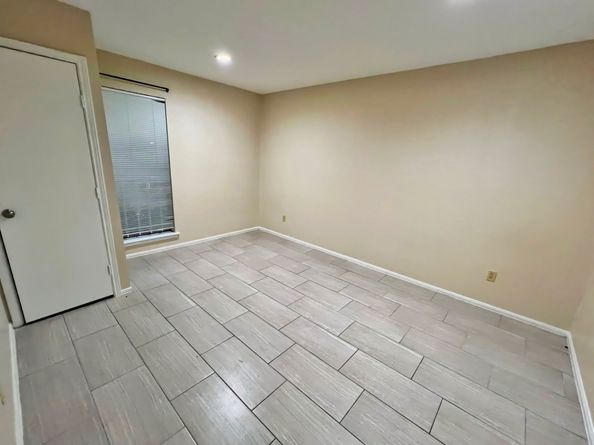 9006 Roos Road, Houston TX 77036
