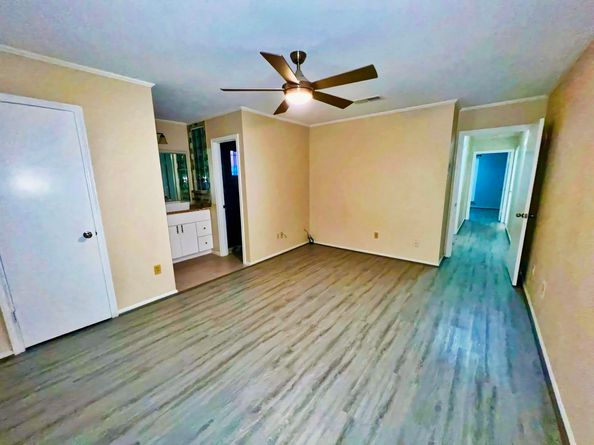 9006 Roos Road, Houston TX 77036