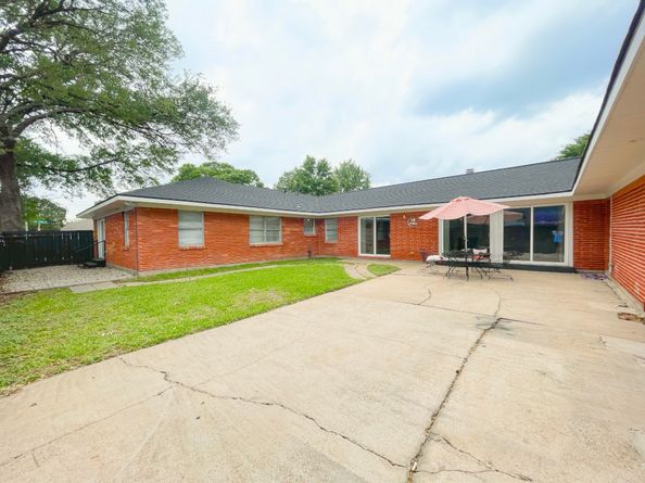 8423 Glen Valley Drive, Houston TX 77061